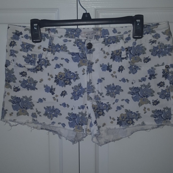 Adam Levine Casual Short - Picture 5 of 6